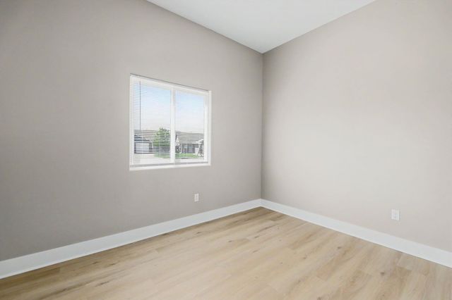 724 N Redbud Ave, Valley Center, KS 67147