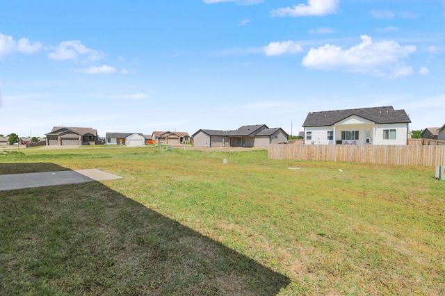 724 N Redbud Ave, Valley Center, KS 67147