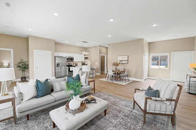 724 N Redbud Ave, Valley Center, KS 67147