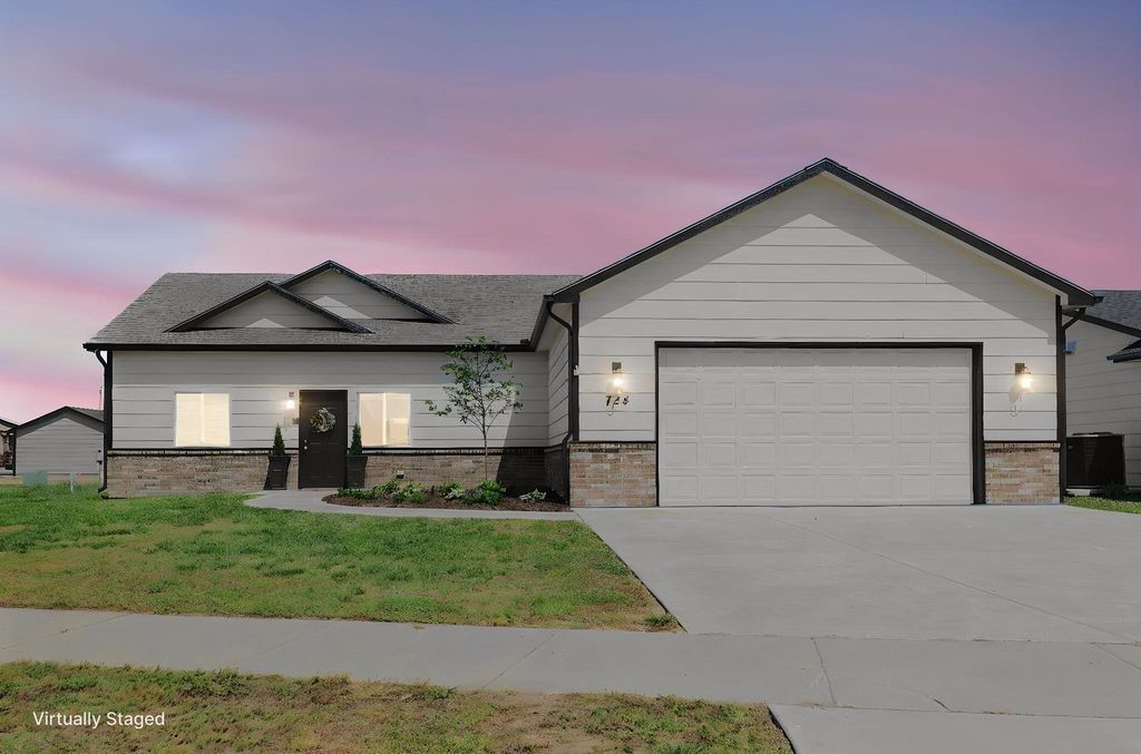 724 N Redbud Ave, Valley Center, KS 67147