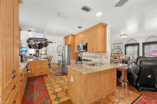 1206 NW 11th TER, Cape Coral, FL 33993