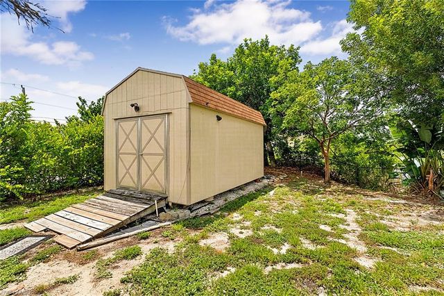 1206 NW 11th TER, Cape Coral, FL 33993