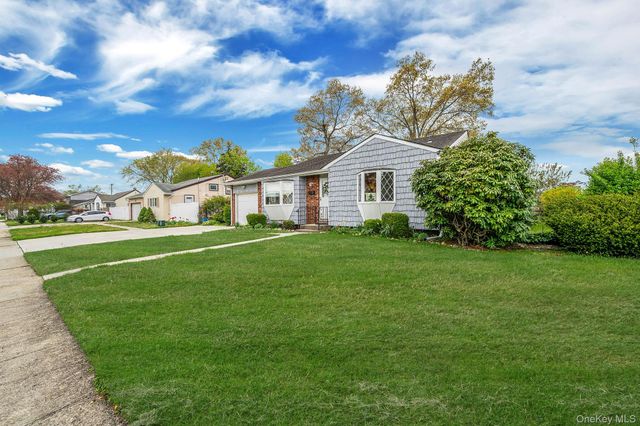 312 W 16th Street, Deer Park, NY 11729