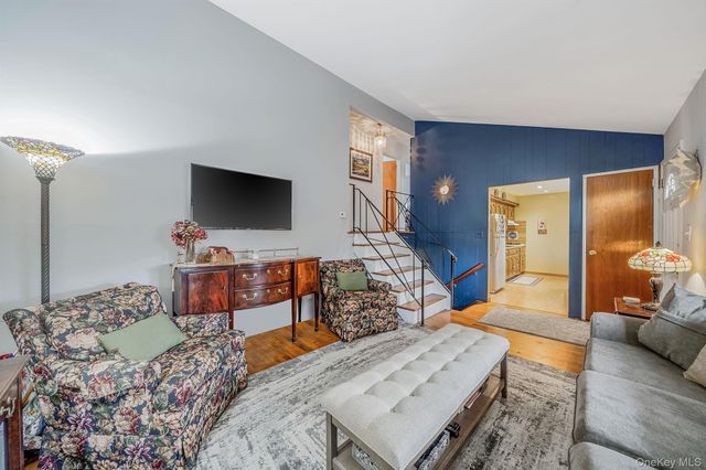 312 W 16th Street, Deer Park, NY 11729