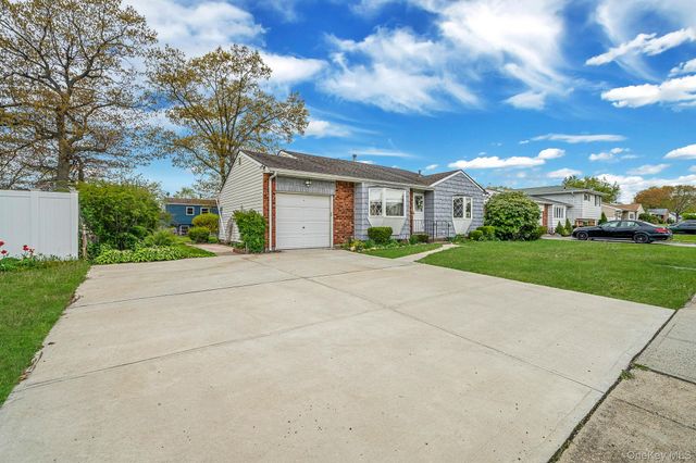 312 W 16th Street, Deer Park, NY 11729