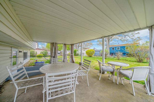 312 W 16th Street, Deer Park, NY 11729