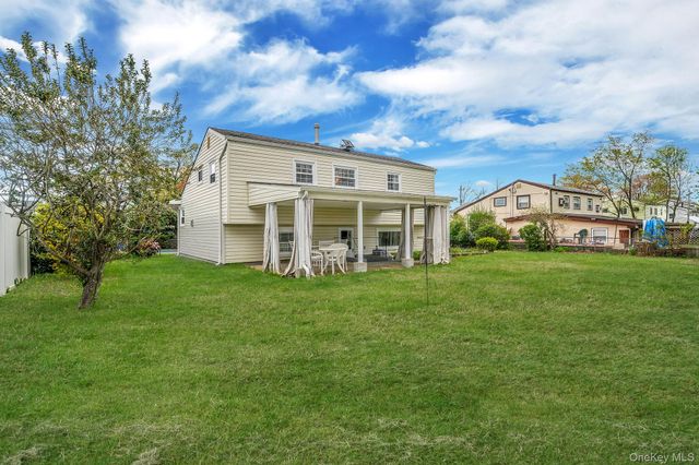 312 W 16th Street, Deer Park, NY 11729
