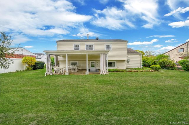 312 W 16th Street, Deer Park, NY 11729