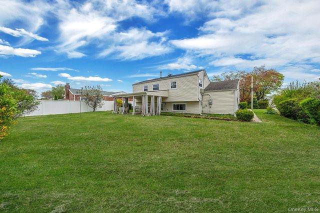 312 W 16th Street, Deer Park, NY 11729