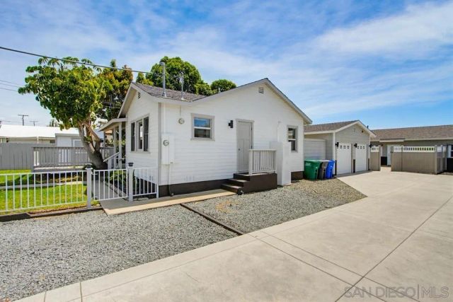 1027-29 Knowles Ave, Carlsbad, CA 92008