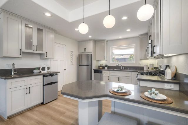 1027-29 Knowles Ave, Carlsbad, CA 92008