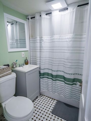 17 Lombard St, Springfield, MA 01105