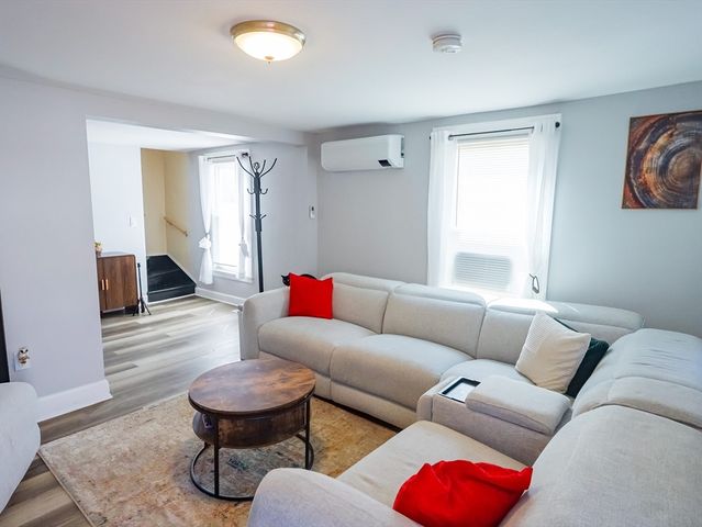 17 Lombard St, Springfield, MA 01105