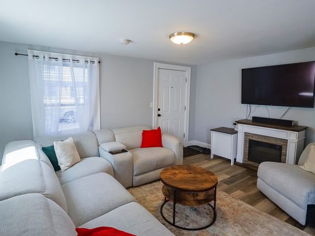 17 Lombard St, Springfield, MA 01105
