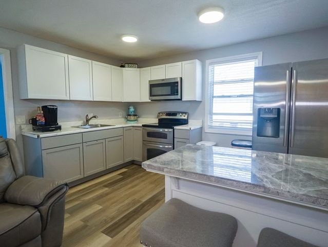 17 Lombard St, Springfield, MA 01105
