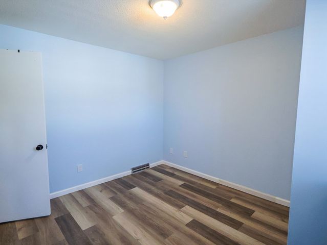 17 Lombard St, Springfield, MA 01105