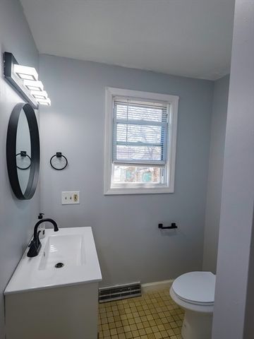 17 Lombard St, Springfield, MA 01105