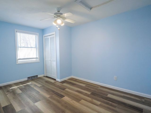 17 Lombard St, Springfield, MA 01105