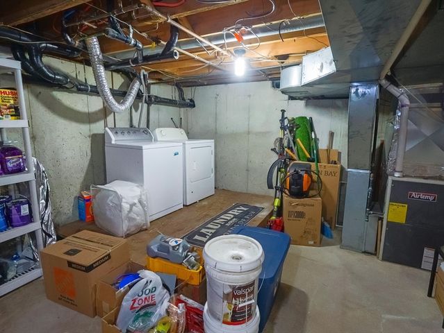17 Lombard St, Springfield, MA 01105