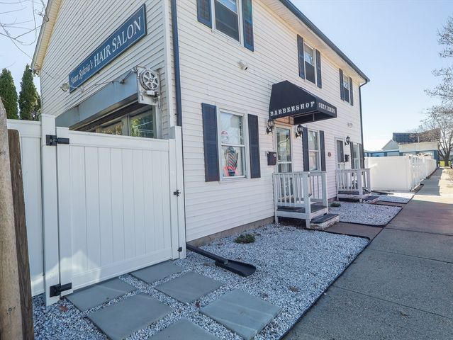 17 Lombard St, Springfield, MA 01105