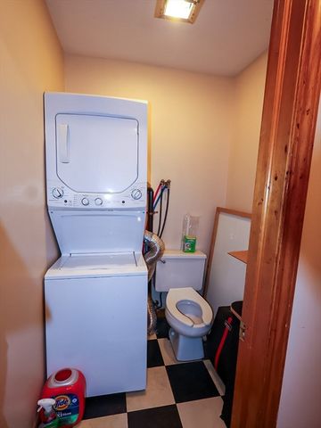 17 Lombard St, Springfield, MA 01105