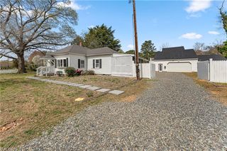 6827 Williams Landing RD, Hayes, VA 23072