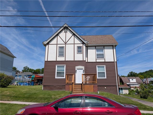 109 S 5th St, Youngwood, PA 15697