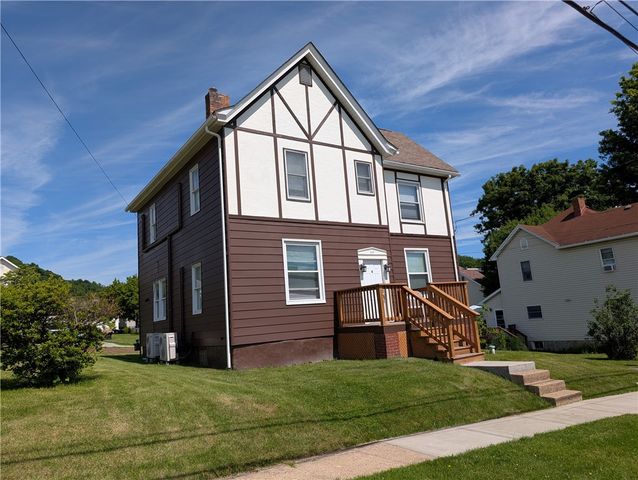 109 S 5th St, Youngwood, PA 15697