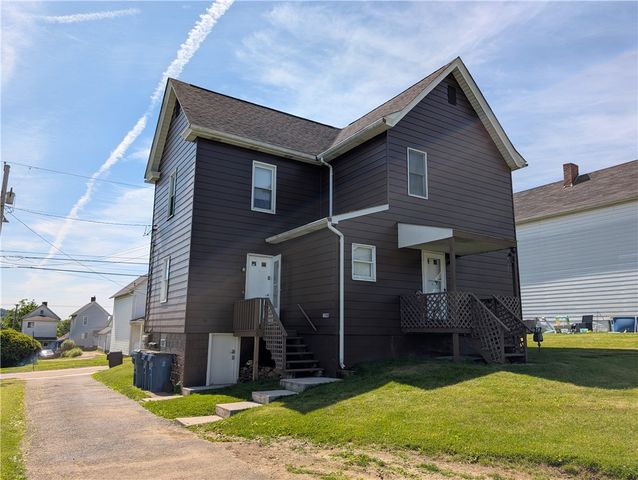 109 S 5th St, Youngwood, PA 15697