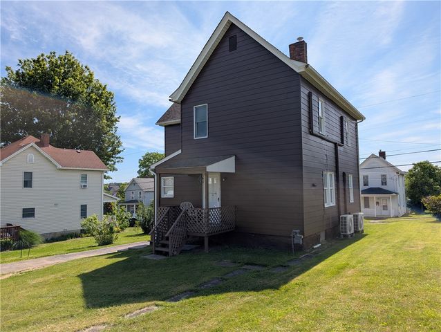 109 S 5th St, Youngwood, PA 15697