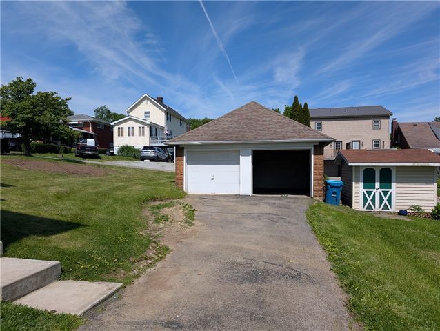 109 S 5th St, Youngwood, PA 15697