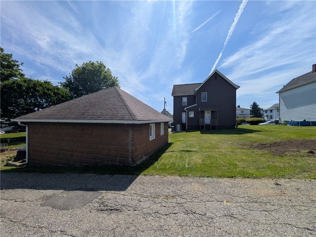 109 S 5th St, Youngwood, PA 15697