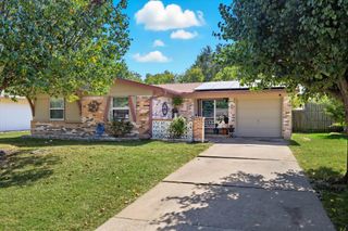 2604 Burning Tree Lane, Irving, TX 75062