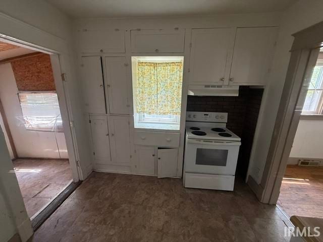 1922 Leer Street, South Bend, IN 46613