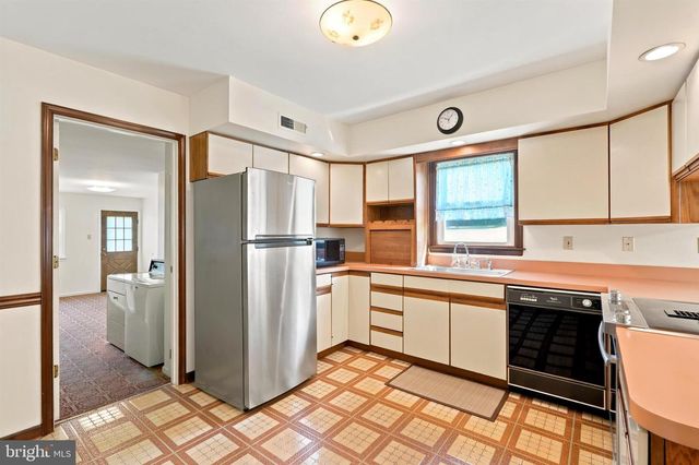 2029 HOFFMANSVILLE RD, Frederick, PA 19435