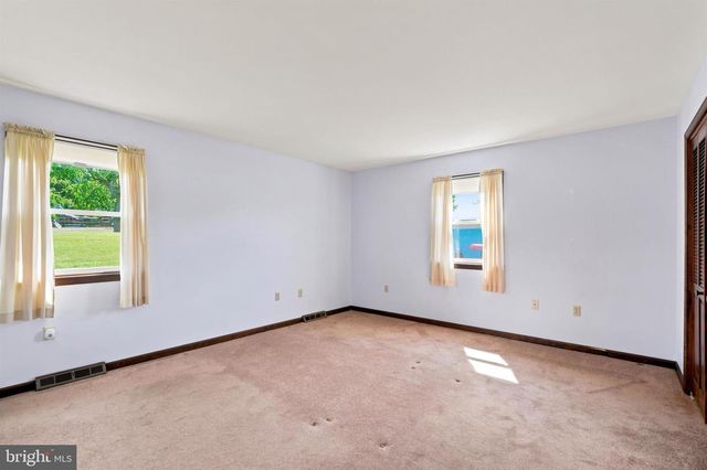 2029 HOFFMANSVILLE RD, Frederick, PA 19435