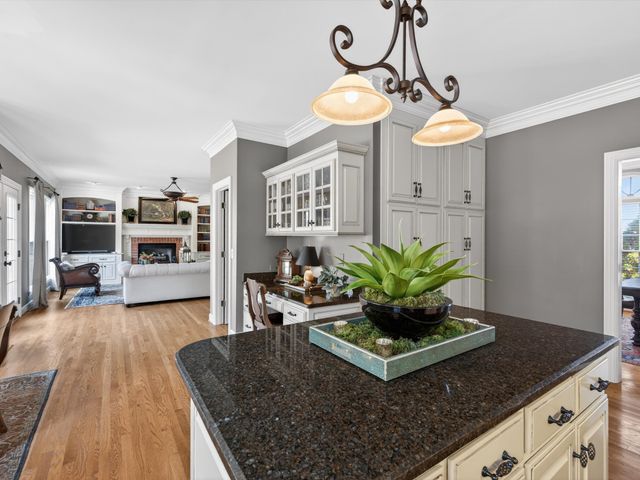 9450 Foothills Ct, Brentwood, TN 37027