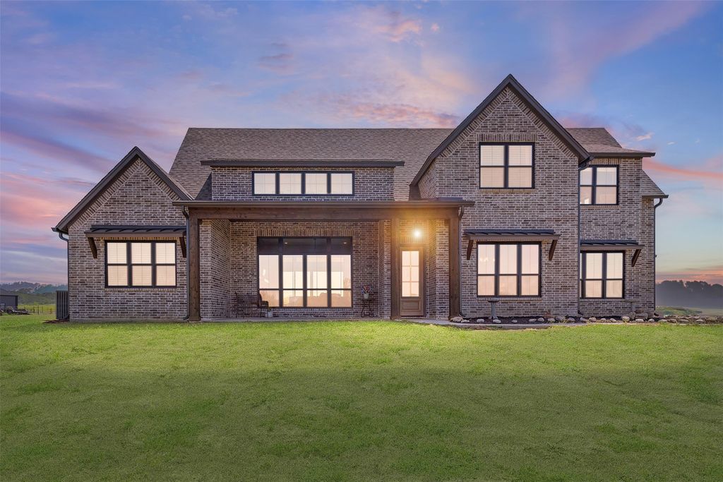 210 Dollie Road, Grandview, TX 76050