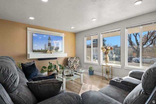 652 W GARDENIA DR, Midvale, UT 84047