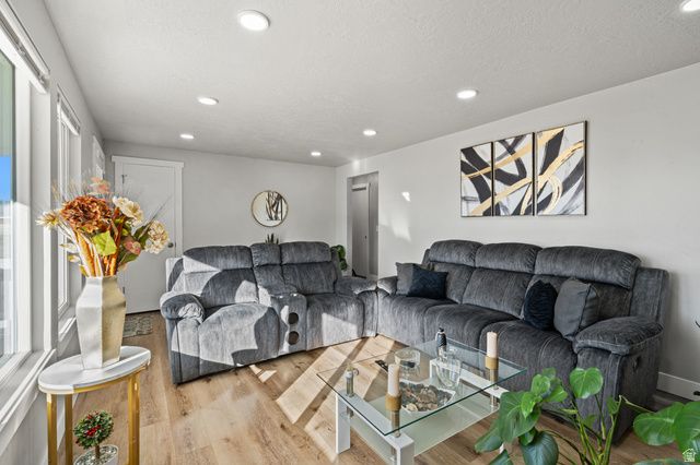 652 W GARDENIA DR, Midvale, UT 84047