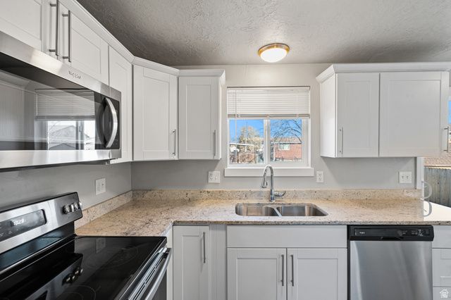 652 W GARDENIA DR, Midvale, UT 84047