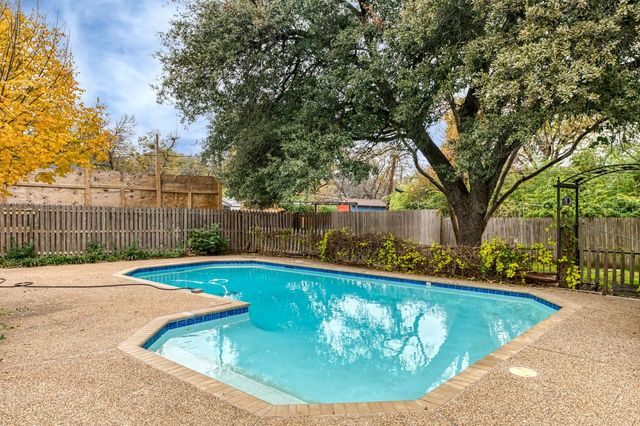 5624 Charlott Street, Fort Worth, TX 76112