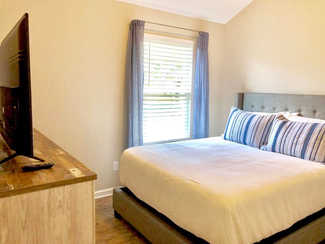 3877 Laurel St, St Augustine, FL 32084