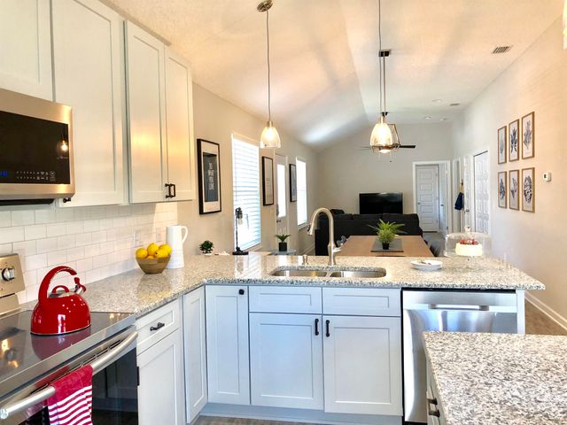 3877 Laurel St, St Augustine, FL 32084