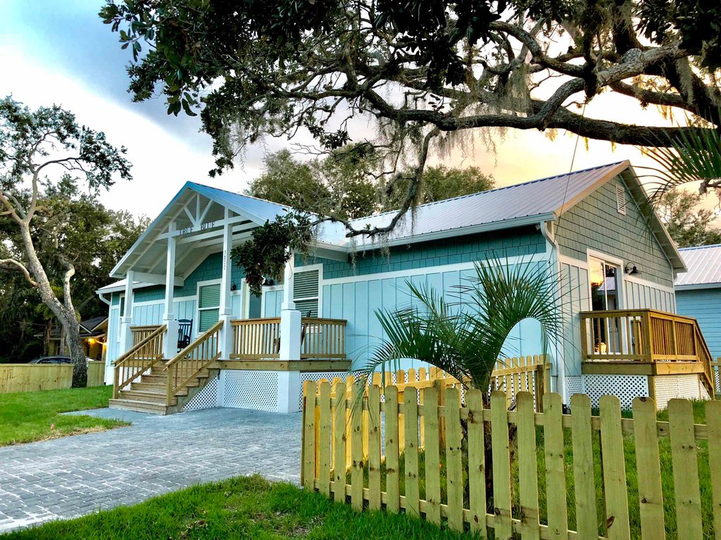 3877 Laurel St, St Augustine, FL 32084