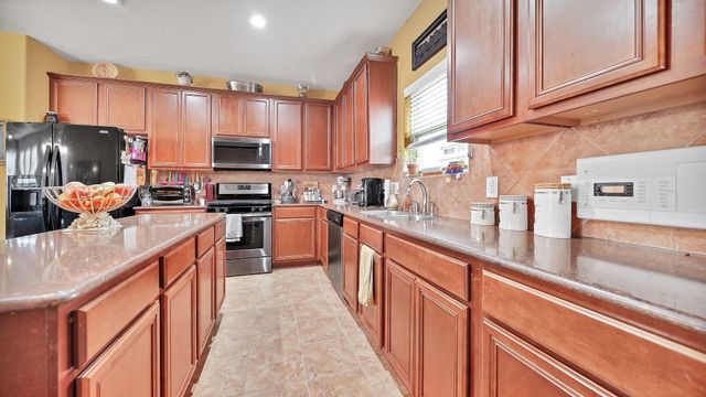692 Casual Lane, League City, TX 77573