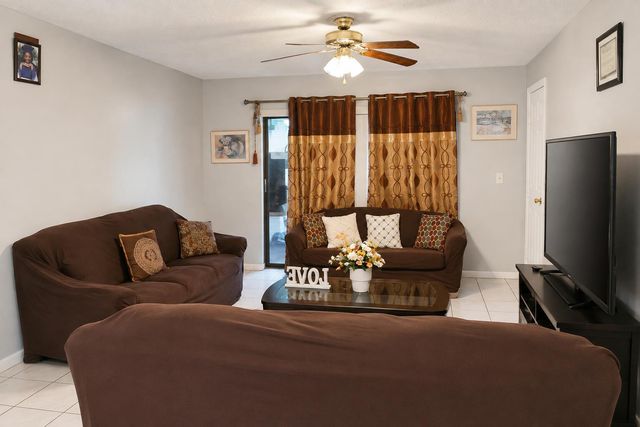 9780 PINEAPPLE TREE Drive 207, Boynton Beach, FL 33436