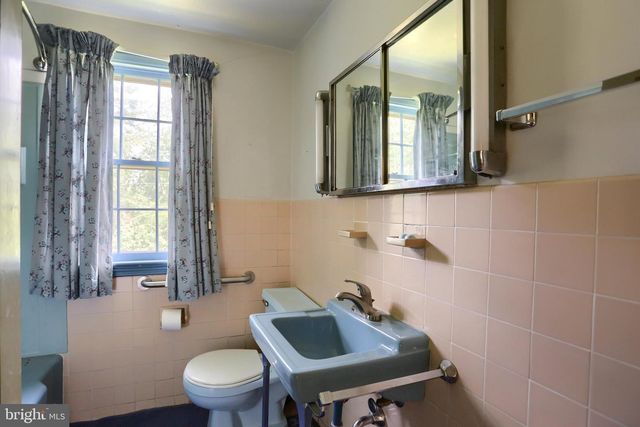 727 ARLINGTON RD, Camp Hill, PA 17011