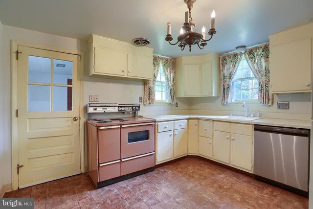 727 ARLINGTON RD, Camp Hill, PA 17011