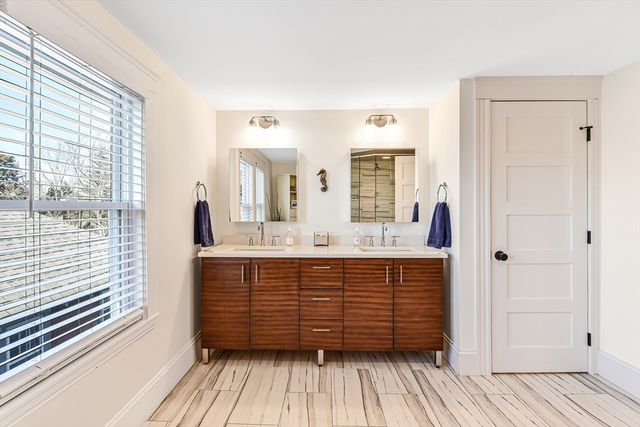 58 Metropolitan Ave 2, Boston, MA 02131